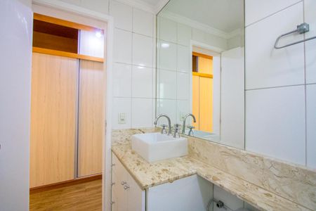 Apartamento à venda com 108m², 3 quartos e 2 vagasBanheiro do quarto 1