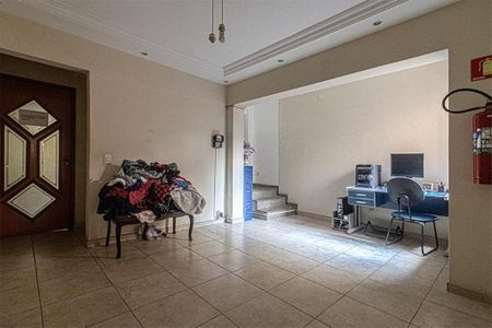 Casa à venda com 350m², 4 quartos e 4 vagas Casa à venda com 350m², 4 quartos e 4 vagasFoto 04