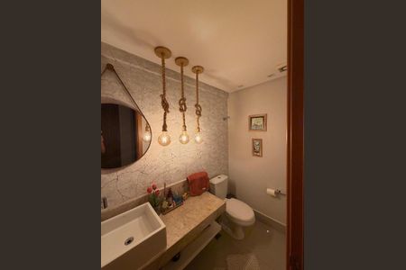 Apartamento para alugar com 191m², 4 quartos e 2 vagasBanheiro