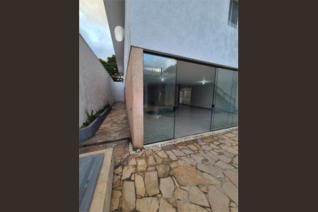 Casa à venda com 373m², 5 quartos e 6 vagas