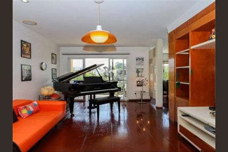 Casa à venda com 4 quartos, 550m² em Jardim Morumbi, São Paulo