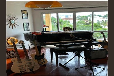 Casa à venda com 4 quartos, 550m² em Jardim Morumbi, São Paulo