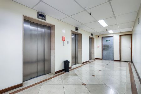 Studio à venda com 32m², 1 quarto e sem vagaElevadores 