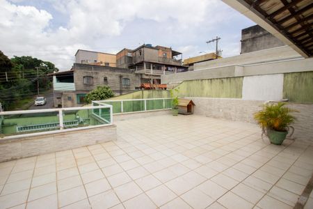 Casa à venda com 280m², 4 quartos e 3 vagas Casa à venda com 280m², 4 quartos e 3 vagasTerraço
