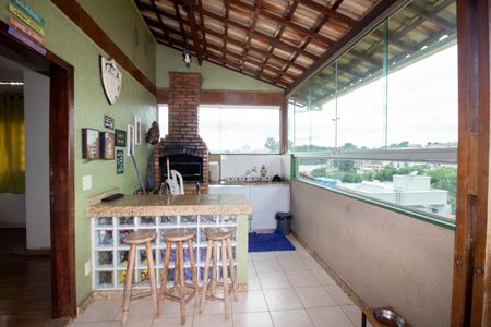 Casa à venda com 280m², 4 quartos e 3 vagas Casa à venda com 280m², 4 quartos e 3 vagasTerraço