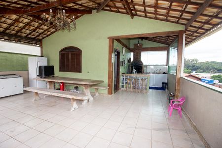 Casa à venda com 280m², 4 quartos e 3 vagas Casa à venda com 280m², 4 quartos e 3 vagasTerraço