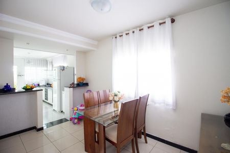 Casa à venda com 280m², 4 quartos e 3 vagas Casa à venda com 280m², 4 quartos e 3 vagasCozinha
