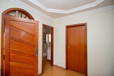 Casa à venda com 280m², 4 quartos e 3 vagas Casa à venda com 280m², 4 quartos e 3 vagasSala