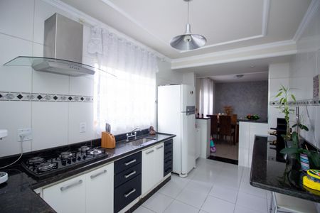 Casa à venda com 280m², 4 quartos e 3 vagas Casa à venda com 280m², 4 quartos e 3 vagasCozinha