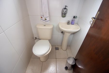 Casa à venda com 280m², 4 quartos e 3 vagas Casa à venda com 280m², 4 quartos e 3 vagasBanheiro Terraço
