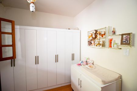 Casa à venda com 280m², 4 quartos e 3 vagas Casa à venda com 280m², 4 quartos e 3 vagasQuarto 2