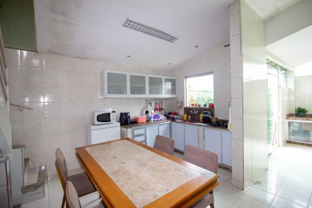 Casa à venda com 280m², 4 quartos e 3 vagas Casa à venda com 280m², 4 quartos e 3 vagasÁrea gourmet