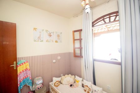 Casa à venda com 280m², 4 quartos e 3 vagas Casa à venda com 280m², 4 quartos e 3 vagasQuarto 2