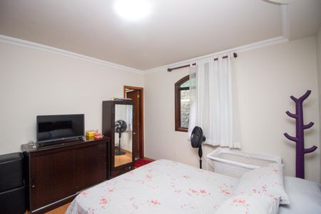Casa à venda com 280m², 4 quartos e 3 vagas Casa à venda com 280m², 4 quartos e 3 vagasQuarto Suíte