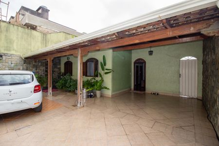 Casa à venda com 280m², 4 quartos e 3 vagas Casa à venda com 280m², 4 quartos e 3 vagasGaragem