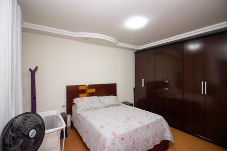 Casa à venda com 280m², 4 quartos e 3 vagas Casa à venda com 280m², 4 quartos e 3 vagasQuarto Suíte