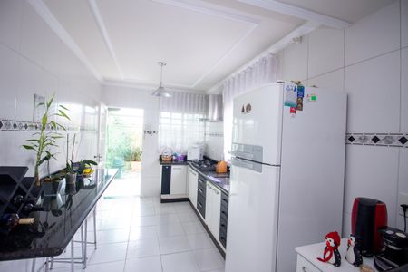 Casa à venda com 280m², 4 quartos e 3 vagas Casa à venda com 280m², 4 quartos e 3 vagasCozinha