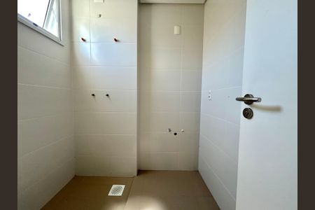 Apartamento para alugar com 63m², 2 quartos e 2 vagasBanheiro suíte 