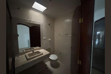 Casa à venda com 135m², 2 quartos e 1 vagaBANHEIRO