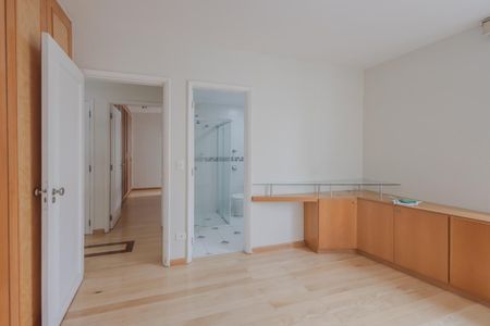 Apartamento à venda com 130m², 3 quartos e 1 vagaSuíte