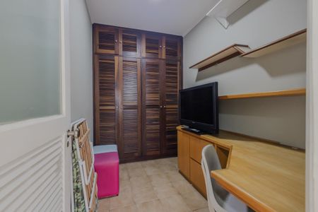 Apartamento à venda com 130m², 3 quartos e 1 vagaÁrea de Serviço