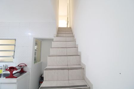 Escada de casa para alugar com 2 quartos, 65m² em Campininha, São Paulo