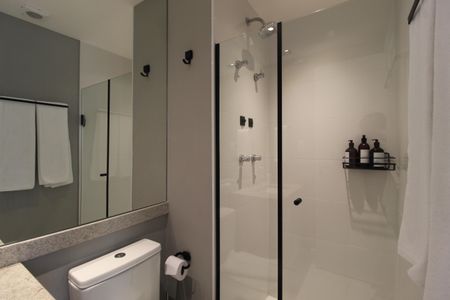 Banheiro da Suíte de kitnet/studio para alugar com 1 quarto, 29m² em Itaim Bibi, São Paulo