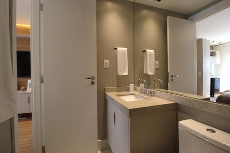 Banheiro da Suíte de kitnet/studio para alugar com 1 quarto, 29m² em Itaim Bibi, São Paulo