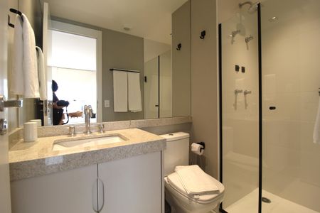 Banheiro da Suíte de kitnet/studio para alugar com 1 quarto, 29m² em Itaim Bibi, São Paulo