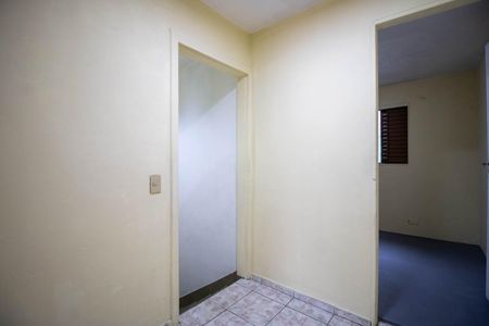 Corredor de acesso de casa para alugar com 2 quartos, 80m² em Parque Pinheiros, Taboão da Serra