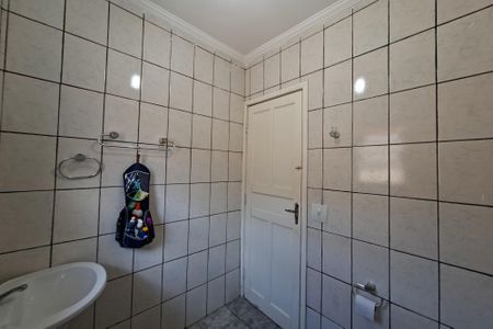 Casa para alugar com 80m², 1 quarto e 2 vagasBanheiro 