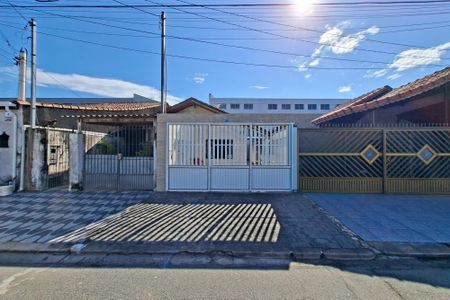 Casa para alugar com 80m², 1 quarto e 2 vagasFachada