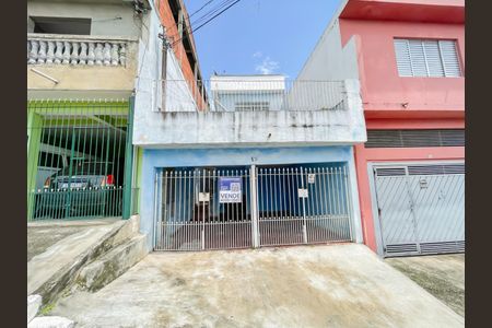Casa à venda com 126m², 3 quartos e 2 vagas Casa à venda com 126m², 3 quartos e 2 vagasFachada