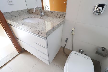 Apartamento para alugar com 97m², 3 quartos e 2 vagasBanheiro do Quarto 3