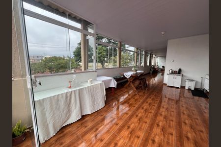 Casa à venda com 2 quartos, 188m² em Vila Helena, Santo André