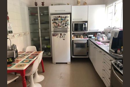 Casa à venda com 4 quartos, 329m² em Alphaville, Santana de Parnaíba