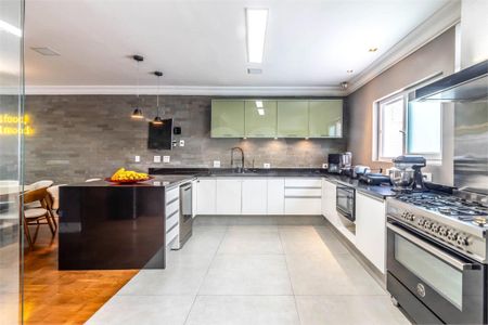 Casa à venda com 4 quartos, 334m² em Santo Amaro, São Paulo