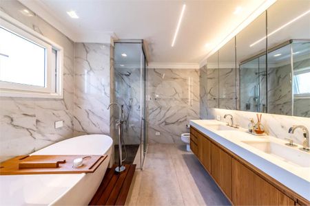 Casa à venda com 4 quartos, 334m² em Santo Amaro, São Paulo