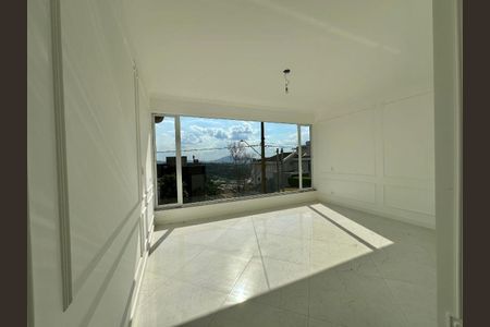 Casa à venda com 3 quartos, 303m² em Parque Sinai, Santana de Parnaíba