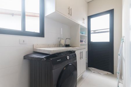 Casa de condomínio para alugar com 300m², 4 quartos e 4 vagasÁrea de Serviço