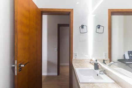 Casa de condomínio para alugar com 300m², 4 quartos e 4 vagasBanheiro da Suíte 3