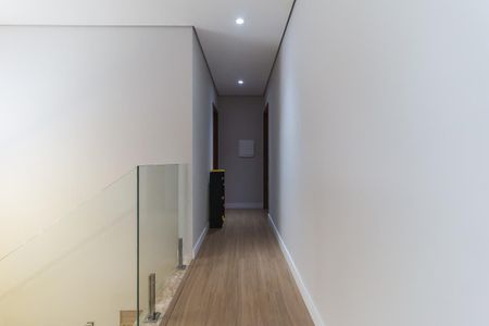 Casa de condomínio para alugar com 300m², 4 quartos e 4 vagasCorredor