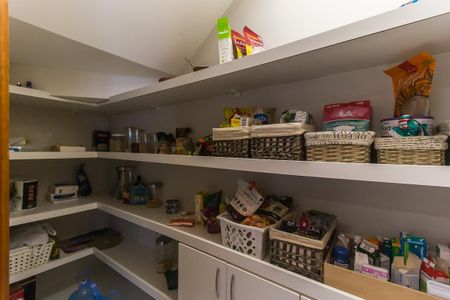 Casa de condomínio para alugar com 300m², 4 quartos e 4 vagasDespensa