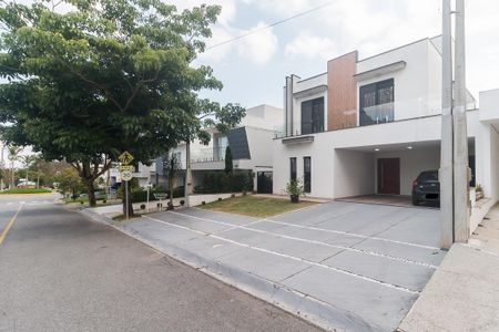 Casa de condomínio para alugar com 300m², 4 quartos e 4 vagasFachada