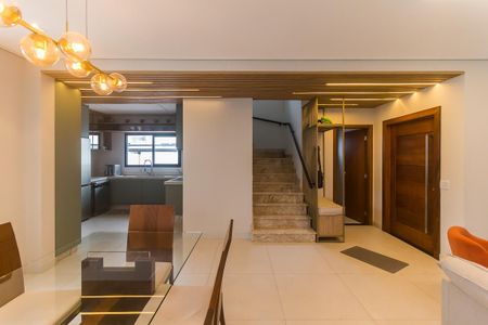 Casa de condomínio para alugar com 300m², 4 quartos e 4 vagasSala