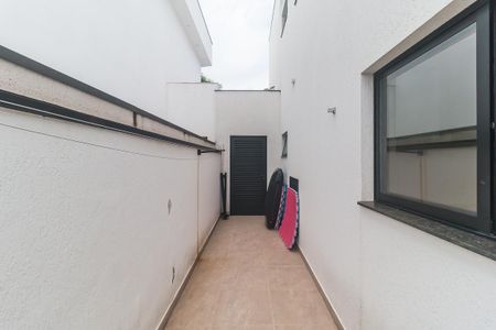 Casa de condomínio para alugar com 300m², 4 quartos e 4 vagasCorredor Lateral