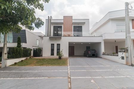 Casa de condomínio para alugar com 300m², 4 quartos e 4 vagasFachada