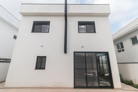 Casa de condomínio para alugar com 300m², 4 quartos e 4 vagasFachada dos Fundos