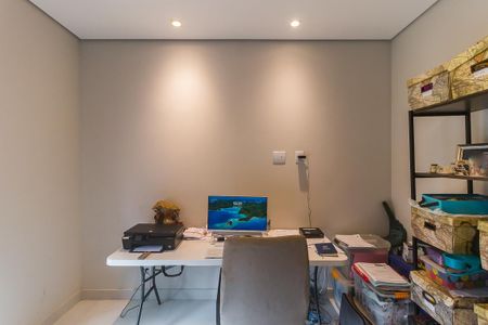 Casa de condomínio para alugar com 300m², 4 quartos e 4 vagasEscritório