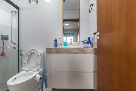 Casa de condomínio para alugar com 300m², 4 quartos e 4 vagasBanheiro da Suíte 4